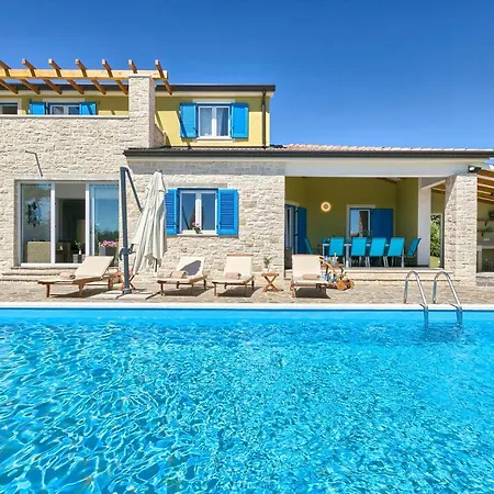 Villa Sleeps 10 Pool Air Con Wifi