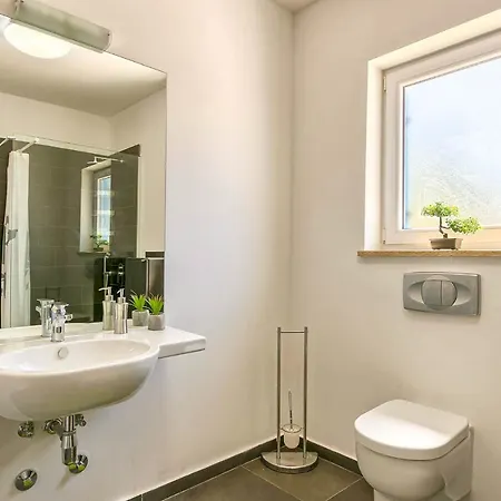 Sleeps 10 Pool Air Con Wifi *