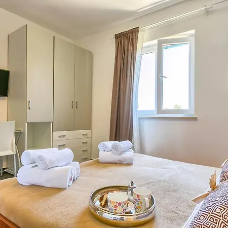 Sleeps 10 Pool Air Con Wifi *