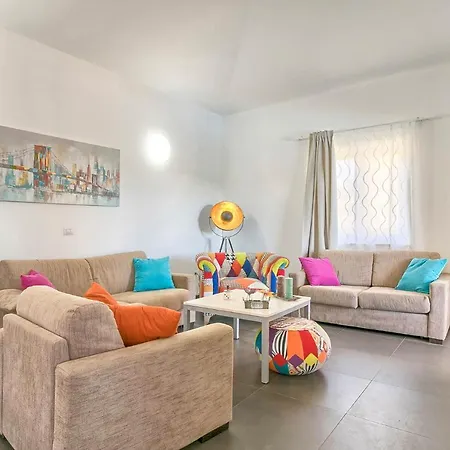 Sleeps 10 Pool Air Con Wifi *