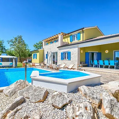 Sleeps 10 Pool Air Con Wifi Villa Tomisici