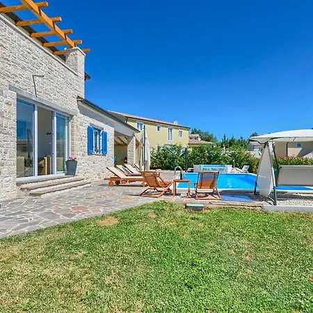 Sleeps 10 Pool Air Con Wifi Tomišići