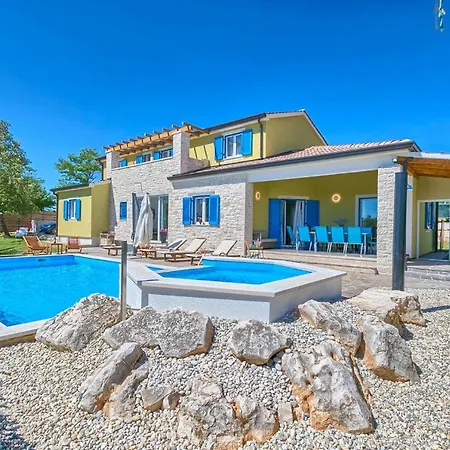 Sleeps 10 Pool Air Con Wifi *