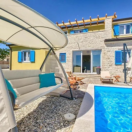 Sleeps 10 Pool Air Con Wifi Villa Tomišići