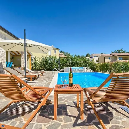 Villa Sleeps 10 Pool Air Con Wifi