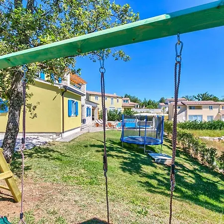 Villa Sleeps 10 Pool Air Con Wifi Tomisici