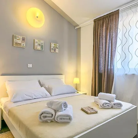 Sleeps 10 Pool Air Con Wifi Villa Tomišići